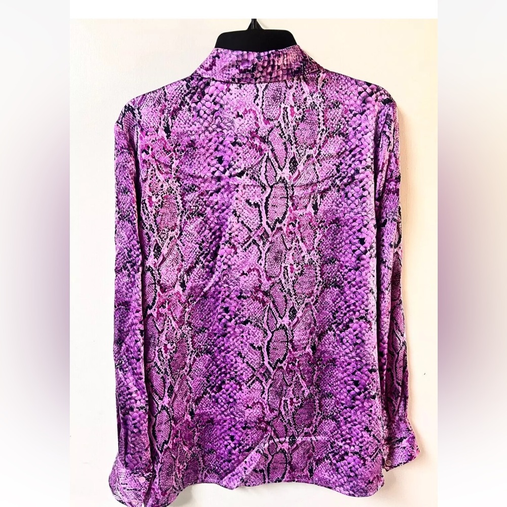 Neiman Marcus Purple 100% Silk Snake Print Button Up Top Size 6 Oversized - Picture 3 of 4